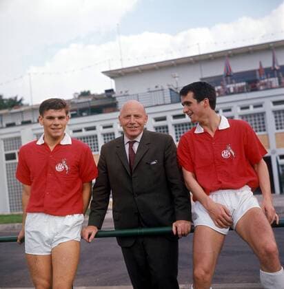 Trainer Georg Knöpfle (Mitte) zwischen Wolfgang Weber (li.) und Wolfgang Overath (alle Köln) Fußball 1. BL Herren DEUTSCHSPRACHIGE SPORTZEITSCHRIFTEN UND -ZEITUNGEN NUR NACH RÜCKSPRACHE, Saison 1963 1964 Gruppe Köln