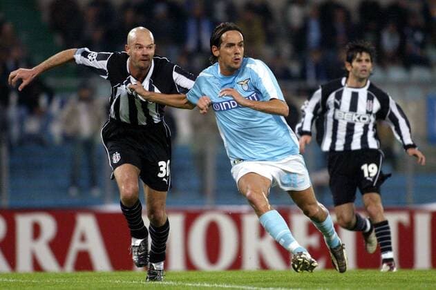 Carlos Antonio Zago (li., Besiktas) gegen Simone Inzaghi (Lazio Rom) Fußball EC 1 Herren Champions League 2003 2004, Lazio Rom - Besiktas Istanbul 1:1 Gruppe Rom Dynamik,