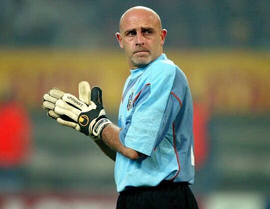Torwart Antonio Chimenti (Juve) reibt sich die Hände Fußball EC 1 Herren Champions League 2003 2004, Juventus Turin, Serie A, 1. Italienische Liga, Einzelbild Dortmund