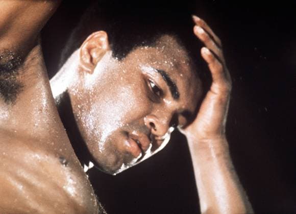 Muhammad Ali (USA) nachdenklich Boxen WM Herren WBC & WBA Weltmeisterschaft im Schwergewicht 1974, Boxsport, Profiboxen, Vneg Einzelbild Kinshasa Nachdenklichkeit,
