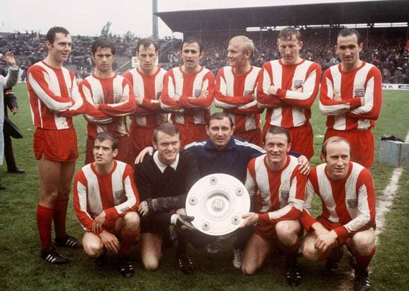 Fußball, FC Bayern München, Deutscher Meister 1969 Deutscher Meister 1969 - Bayern München, hinten v.li.: Franz Beckenbauer, Gerd Müller, Franz Roth, August Starek, Helmut Schmidt, Georg Schwarzenbeck, Rainer Ohlhauser; vorn: Peter Pumm, Sepp Maier, Trainer Branko Zebec, Werner Olk, Dieter Brenninger Fußball 1. BL Herren Saison 1968 1969, FC Bayern München Totale München