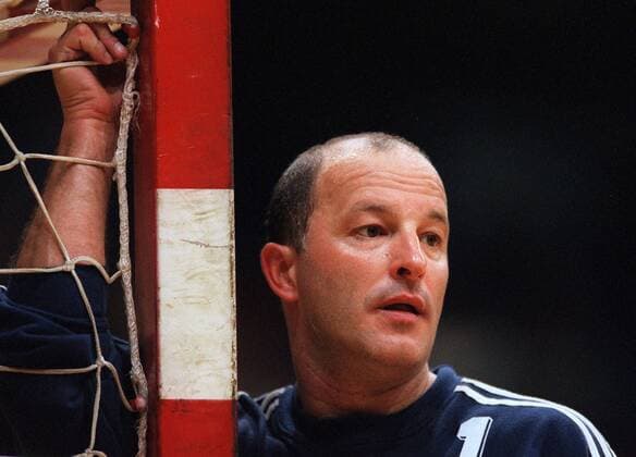 Stefan Hecker (Essen) am Torpfosten Handball 1. BL Herren Saison 1999 2000, TUSEM Essen Porträt Essen