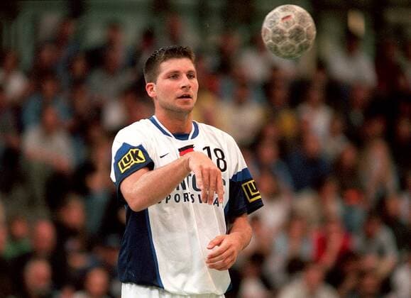 Daniel Stephan (Deutschland) - Abspiel Handball Länderspiel Herren Nationalmannschaft 1999, Nationalteam, Freundschaftsspiel, Test, Testspiel Einzelbild Länderspiel Karlsruhe