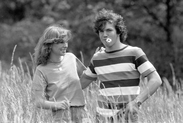 Lothar Matthäus mit seiner Freundin und späteren Ehefrau Sylvia im Kornfeld Fußball 1. BL Herren Saison 1980 1981, Borussia Mönchengladbach, Shooting, Fotoshooting, Fototermin, Gruppe Mönchengladbach