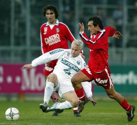 Markus Kiesenebner (Pasching, li.) gegen Dietmar Berchtold (Bregenz) Fußball Herren tmobileBundesliga 2003 2004, 1. Österreichische Liga, FC Superfund Pasching - Casino SW Bregenz 3:0 Gruppe Pasching Dynamik,