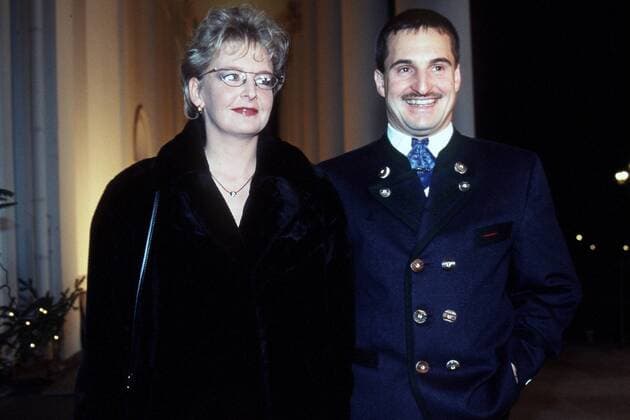 Georg Hackl (Deutschland) mit seiner Lebensgefährtin Margit Rennrodeln Herren Rodeln 1998, Rennschlitten, Rennschlittensport Gruppe