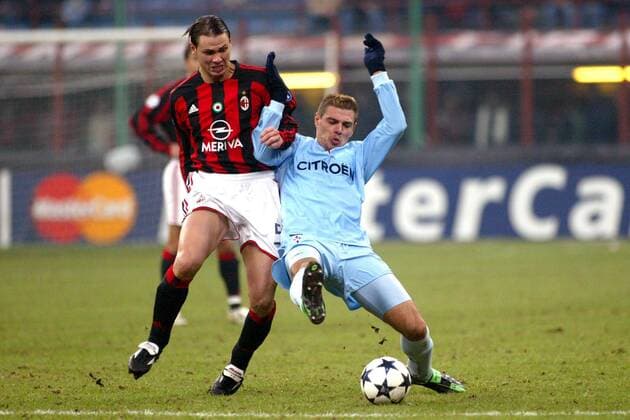 Fernando Redondo (li., Milan) gegen Savo Milosevic (Celta Vigo) Fußball EC 1 Herren Champions League 2003 2004, AC Mailand - RC Celta de Vigo 1:2, Vdig Gruppe Mailand Dynamik,