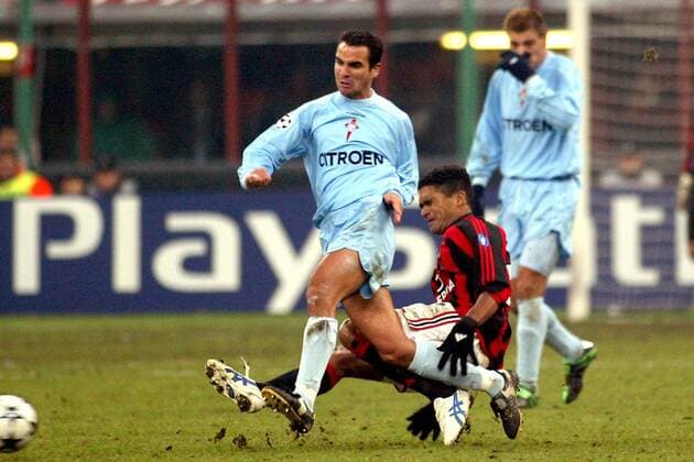 Angel Lopez Ruano (li., Celta Vigo) gegen Serginho (Milan) Fußball EC 1 Herren Champions League 2003 2004, AC Mailand - RC Celta de Vigo 1:2, Vdig Gruppe Mailand Dynamik,