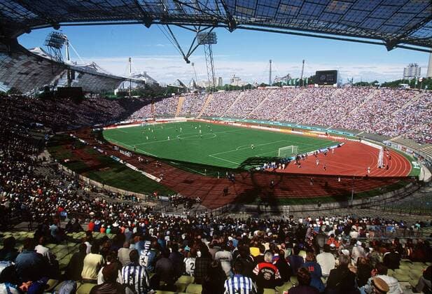 Volle Ränge im Münchner Olympiastadion Fußball 1. BL Herren Saison 1996 1997, TSV 1860 München, Vdia Totale Olympiastadion München Masse,