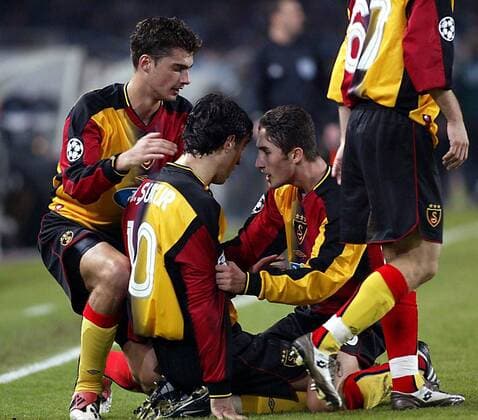 Torjubel Galatasaray, v.li.: Gabriel Tamas, Torschütze Hakan Sükür und Sabri Sarioglu Fußball EC 1 Herren Champions League 2003 2004, San Sebastian - Galatasaray Istanbul 1:1 Gruppe San Sebastian Freude,