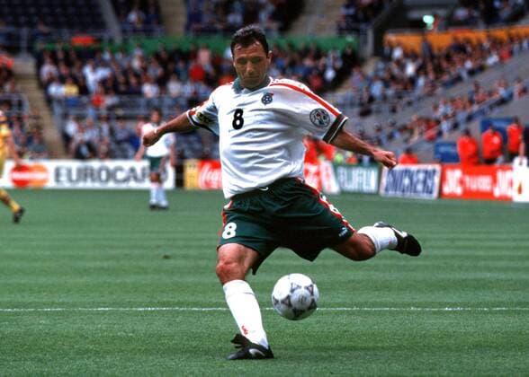 Hristo Stoitchkov (Bulgarien) zieht ab Fußball EM Herren Europameisterschaft 1996, Länderspiel, Gruppenspiel, Gruppe B, Nationalmannschaft, Nationalteam Einzelbild Newcastle Dynamik,