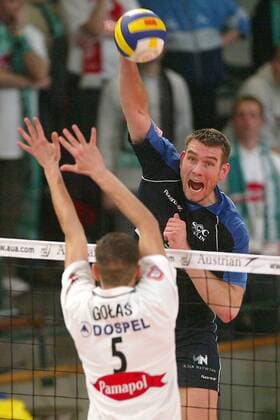 Marco Liefke (SCC Berlin, hi.) mit einem Schmetterball gegen Arkadiusz Golas (Czestochowa) Volleyball EC 1 Herren Champions League 2003 2004, SC Charlottenburg Berlin - Pamapol AZS Czestochowa 3:2 Gruppe Berlin Dynamik,
