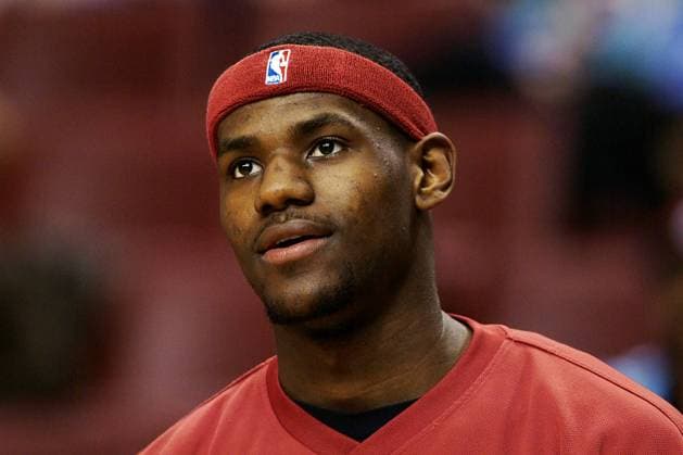 LeBron James (Cleveland Cavaliers) verträumt Basketball Herren NBA-Saison 2003 2004, Cleveland Cavaliers Porträt Philadelphia