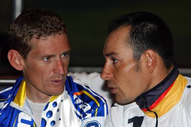 Rolf Aldag (li.) und Erik Zabel (beide Deutschland) im Gespräch Radsport Herren 67. Großer Weihnachtspreis 2003, Omnium der Asse Gruppe Dortmund