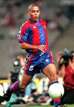 Ronaldo (Barca) am Ball - VERÖFFENTLICHUNGSRECHTE NUR FÜR DEUTSCHE MEDIEN Fußball Herren Saisonvorbereitung 1996 1997, FC Barcelona, Test, Testspiel, Trofeo Joan Gamper, Vneg Einzelbild Barcelona Dynamik,