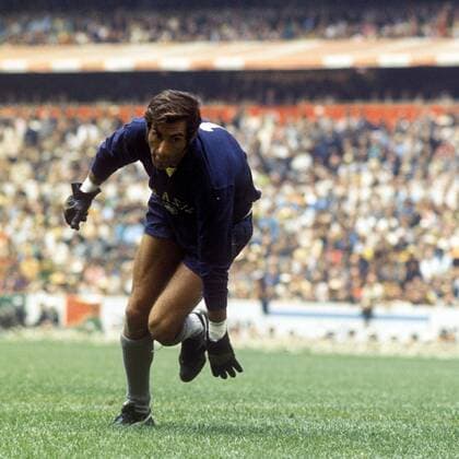 Torwart Felix (Brasilien) kommt ins straucheln Fußball WM Herren DEUTSCHSPRACHIGE SPORTZEITSCHRIFTEN UND -ZEITUNGEN NUR NACH RÜCKSPRACHE, Weltmeisterschaft 1970 Einzelbild Mexico-City, Mexiko-Stadt