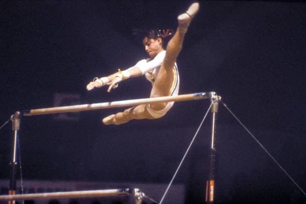 Nadia Comaneci (Rumänien) - Stufenbarren Turnen OS Sommer Damen Olympische Sommerspiele 1976, Olympia, Olympiade, Spiele, Geräteturnen, Kunstturnen Einzelbild Montreal Dynamik,