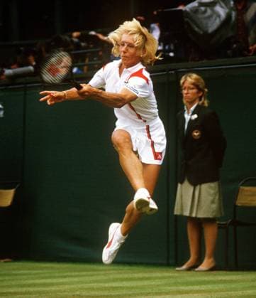 Martina Navratilova (USA) stellt ihre Einsatzbereitschaft unter Beweis Tennis Damen All England Championships 1986, WTA Tour, Grand Slam, Rasen, Rasenplatz, Rasentennis, Rasenturnier Einzelbild Wimbledon London Dynamik,