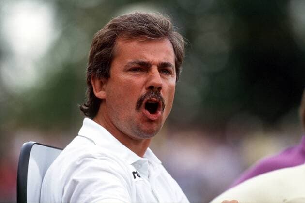 Trainer Reinhard Saftig (Leverkusen) unzufrieden Fußball 1. BL Herren DFB-Pokal 1991 1992, Trier - Bayer 04 Leverkusen 0:2, Vdia Porträt Trier