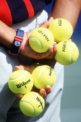Offizielle US Open-Bälle der Marke Wilson - Wieviel kann man davon auf einmal halten? Tennis Herren US Open 1997, Grand Slam, Vdia Gruppe Flushing Meadows, Meadow New York