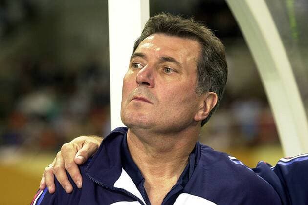 Trainer Roger Lemerre (Frankreich) während der Nationalhymne Fußball WM Herren Weltmeisterschaft 2002, Länderspiel, Gruppenspiel, Gruppe A, Nationalmannschaft, Nationalteam, Porträt Busan