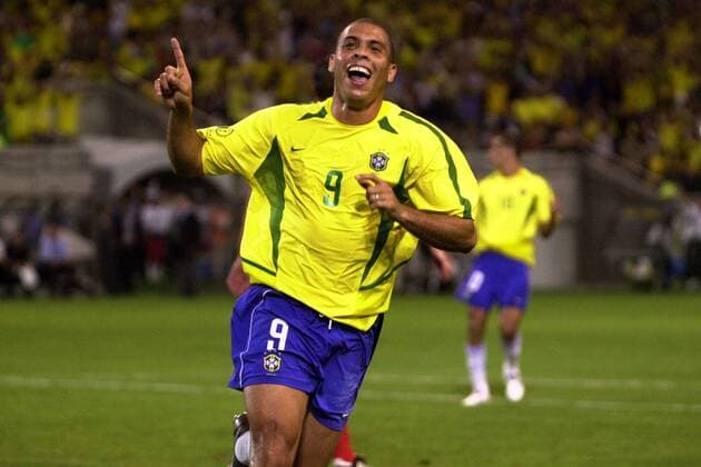 Ronaldo (Brasilien) - Torjubel Fußball WM Herren Weltmeisterschaft 2002, Länderspiel, Achtelfinale, Nationalmannschaft, Nationalteam, Nationaltrikot Einzelbild Kobe Freude, Begeisterung,
