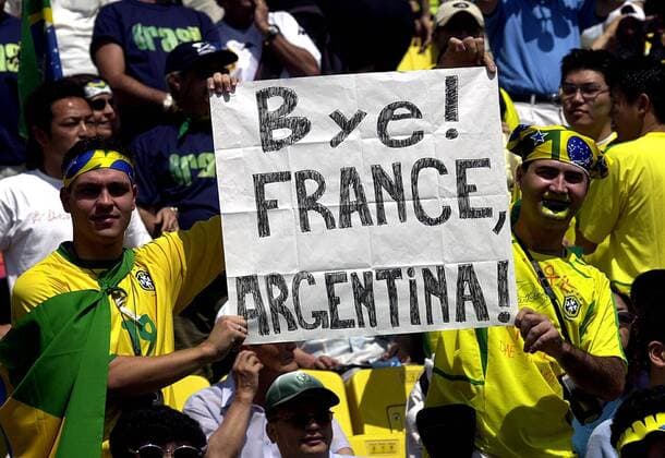 Schadenfreude ist die schönste Freude! Brasilianische Fans freuen sich über das Ausscheiden der Franzosen und Argentinier Fußball WM Herren Weltmeisterschaft 2002, Länderspiel, Gruppenspiel, Gruppe C, Nationalmannschaft, Nationalteam Gruppe Suwon