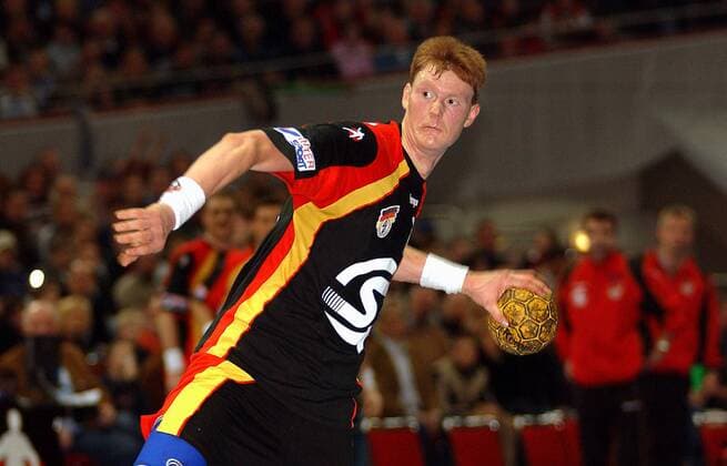 Volker Zerbe (Deutschland) am Ball Handball Länderspiel Herren Länderspiel 2004, Test, Testspiel, Nationalmannschaft, Nationalteam, Nationaltrikot Einzelbild Dortmund Dynamik,