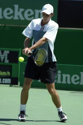Florian Mayer (Deutschland) - beidhändige Rückhand Tennis Herren Australian Open 2004, Grand Slam, ATP-Tour, Hartplatz, Hardcourt, Hartplatztennis, Hartplatzturnier, Einzelbild Melbourne Dynamik,