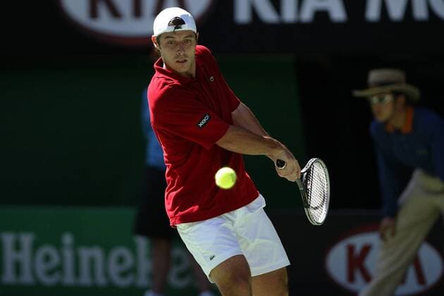 Sebastien Grosjean (Frankreich) - beidhändige Rückhand Tennis Herren Australian Open 2004, Grand Slam, ATP-Tour, Einzelbild Melbourne Dynamik,