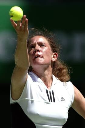 Patty Schnyder (Schweiz) - Aufschlag Tennis Damen Australian Open 2004, Grand Slam, WTA-Tour Einzelbild Melbourne Konzentration,