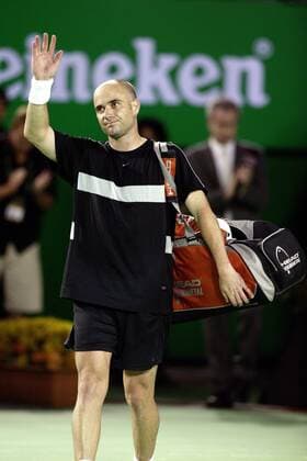 Andre Agassi (USA) verabschiedet sich nach seiner Niederlage enttäuscht von seinen Anhängern Tennis Herren Australian Open 2004, Grand Slam, ATP-Tour, Halbfinale Einzelbild Melbourne Enttäuschung,  