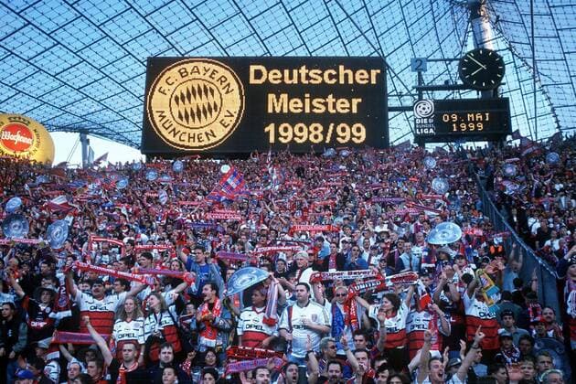 Fußball, FC Bayern München, Deutscher Meister 1999 Deutscher Meister 1998 1999 - Bayern Fans feiern unter der Anzeigetafel Fußball 1. BL Herren Saison 1998 1999, FC Bayern München, Deutsche Meisterschaft, Vdia Totale München Freude, Begeisterung,