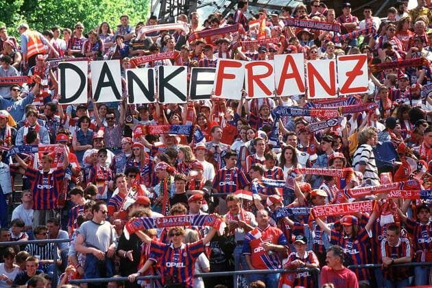 Fußball, FC Bayern München, UEFA-Pokal Sieger 1996 Danke Franz - Bayern Fans bedanken sich bei Franz Beckenbauer, der die Bayern als Trainer durch den Rest der Saison führte Fußball 1. BL Herren Saison 1995 1996, FC Bayern München, Vdia Totale München