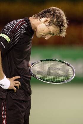 Juan Carlos Ferrero (Spanien) ratlos Tennis Herren Australian Open 2004, Grand Slam, ATP-Tour, Vdig Einzelbild Melbourne Enttäuschung,  