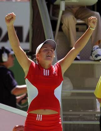 Justine Henin-Hardenne (Belgien) - Siegesjubel Tennis Damen Australian Open 2004, Grand Slam, WTA-Tour Einzelbild Melbourne Glück Freude,