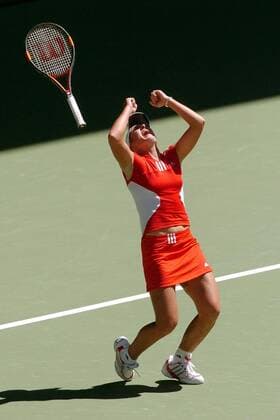 Justine Henin-Hardenne (Belgien) - Siegesjubel Tennis Damen Australian Open 2004, Grand Slam, WTA-Tour, Hartplatz, Hardcourt, Hartplatztennis, Hartplatzturnier Einzelbild Melbourne Glück Freude, Begeisterung,