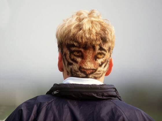 Tiger Stefan Effenberg (Gladbach) demonstriert mit seiner Frisur seine Extravaganz Fußball 1. BL Herren Saison 1994 1995, Borussia Mönchengladbach Porträt Mönchengladbach
