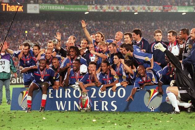 Fußball, EM Finale 2000 in Rotterdam, Frankreich - Italien 2-1 n.V. Frankreich ist Europameister 2000 Fußball EM Herren Europameisterschaft 2000, Länderspiel, Finale, Endspiel, Nationalmannschaft, Nationalteam Totale Rotterdam Freude, Begeisterung,