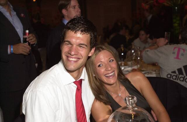 Michael Ballack (Bayern) mit Lebensgefährtin Simone auf dem Bankett anläßlich des Pokalsieges Fußball 1. BL Herren DFB Pokalfinale 2002 2003, Pokal, Pokalspiel, Finale, Endspiel, Pokalendspiel, FC Bayern München Gruppe Berlin Glück, Freude,