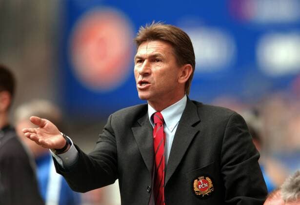 Trainer Klaus Augenthaler (Nürnberg) gibt Anweisungen Fußball 1. BL Herren Saison 2002 2003, Hamburg - 1. FC Nürnberg 4:0 Einzelbild Hamburg