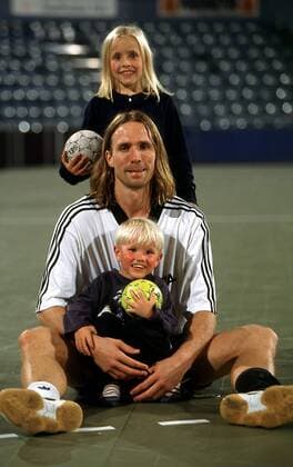 Staffan Olsson (Kiel) mit seinen Kindern Hanna und Henrik Handball 1. BL Herren Saison 1997 1998, THW Kiel, Vdia Gruppe Kiel Freude,