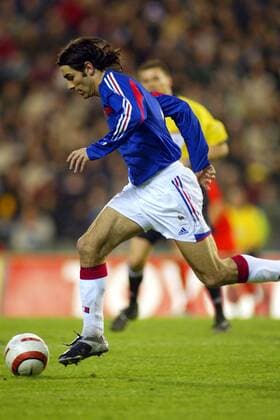 Robert Pires (Frankreich) am Ball Fußball Länderspiel Herren Freundschaftsspiel 2004, Test, Testspiel, Länderspiel Einzelbild Brüssel Dynamik,  