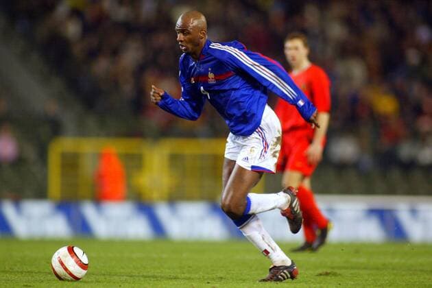 Patrick Vieira (Frankreich) am Ball Fußball Länderspiel Herren Freundschaftsspiel 2004, Test, Testspiel, Länderspiel Einzelbild Brüssel Dynamik,  