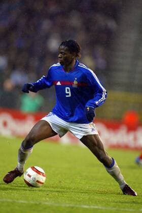 Louis Saha (Frankreich) am Ball Fußball Länderspiel Herren Freundschaftsspiel 2004, Test, Testspiel, Länderspiel Einzelbild Brüssel  