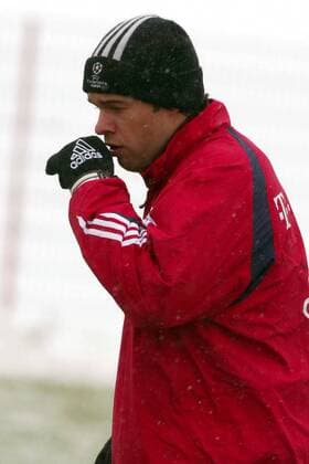 Michael Ballack (Bayern) ist immer noch krank Fußball 1. BL Herren Saison 2003 2004, FC Bayern München, Training Einzelbild München