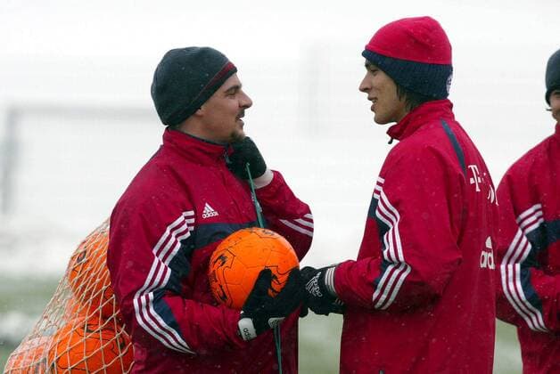 Sebastian Deisler (li.) im Gespräch mit Roque Santa Cruz (beide Bayern) Fußball 1. BL Herren Saison 2003 2004, FC Bayern München, Training Gruppe München Freude,
