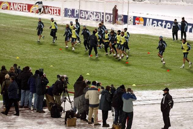 Das Mannschaftstraining von Real Madrid erzeugt beim Abschlusstraining großes Medieninteresse Fußball EC 1 Herren Champions League 2003 2004, Real Madrid, Primera Division, 1. Spanische Liga, Training Totale München