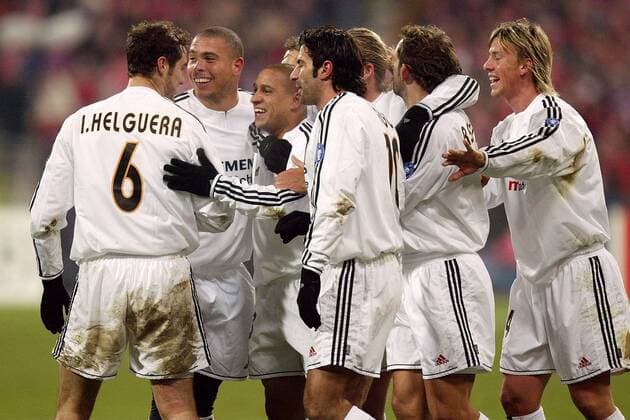 Torjubel Real Madrid v.li.: Ivan Helguera, Ronaldo, Roberto Carlos, Luis Figo, Beckham, Raul Bravo und Guti Fußball EC 1 Herren Champions League 2003 2004, Achtelfinale, München - Real Madrid 1:1, Gruppe München Freude,