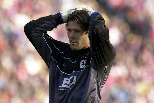 Torwart Simon Jentzsch (1860) enttäuscht Fußball 1. BL Herren Saison 2001 2002, TSV 1860 München, Vdig Einzelbild München Enttäuschung, Verzweiflung,
